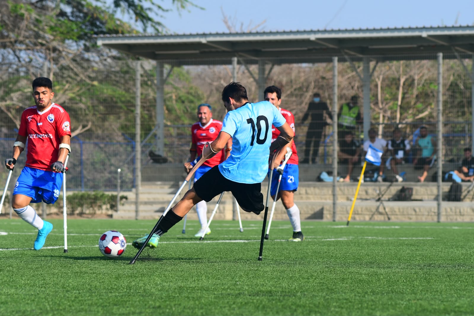 Futbolistas de Uruguay en acción durante un partido de Colombia 2022