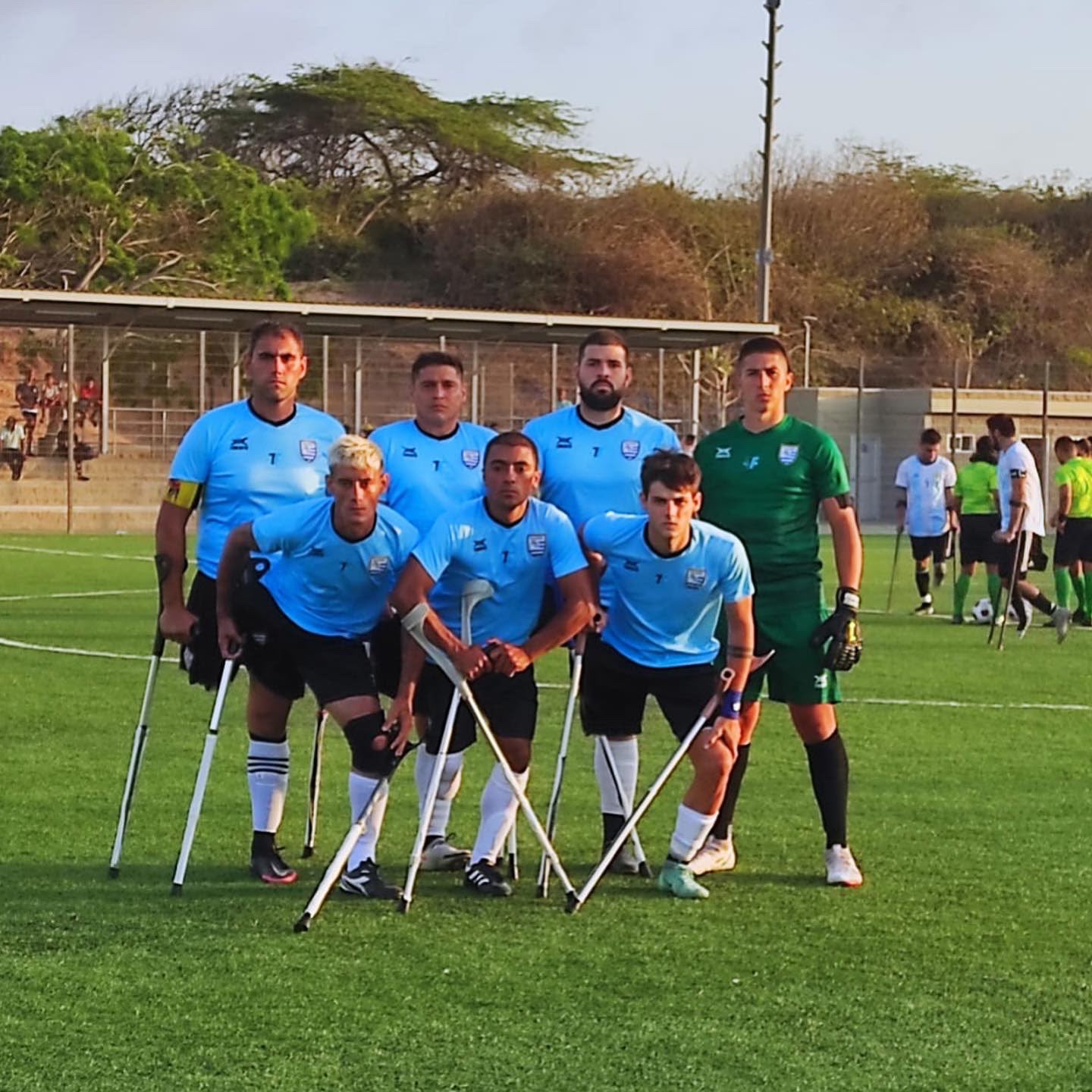 Equipo uruguayo formado antes de un partido en Colombia 2022