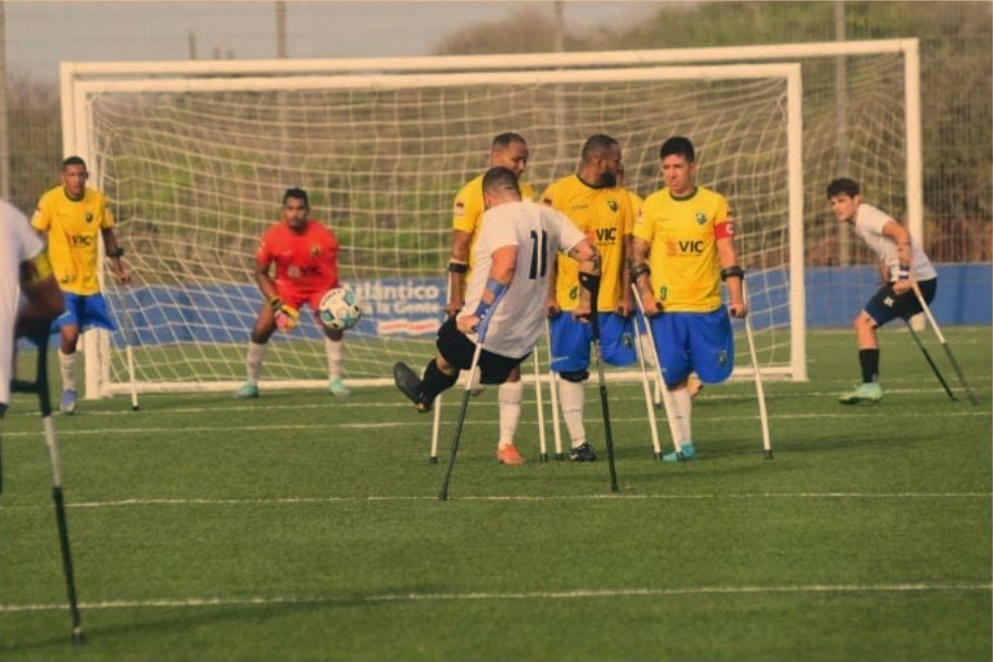 Jugada de pelota parada de Uruguay en las Eliminatorias Colombia 2022