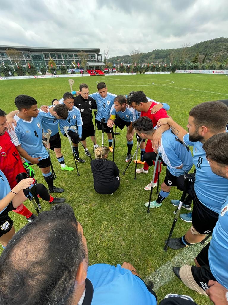 Uruguay en acción durante un partido del Mundial Turquía 2022